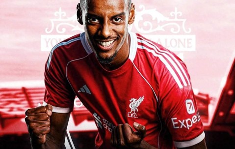 包含欧超杯转会期走向成谜；国际米兰外线爆发；悬念犹存；心理建设被强调的词条-3377app下载