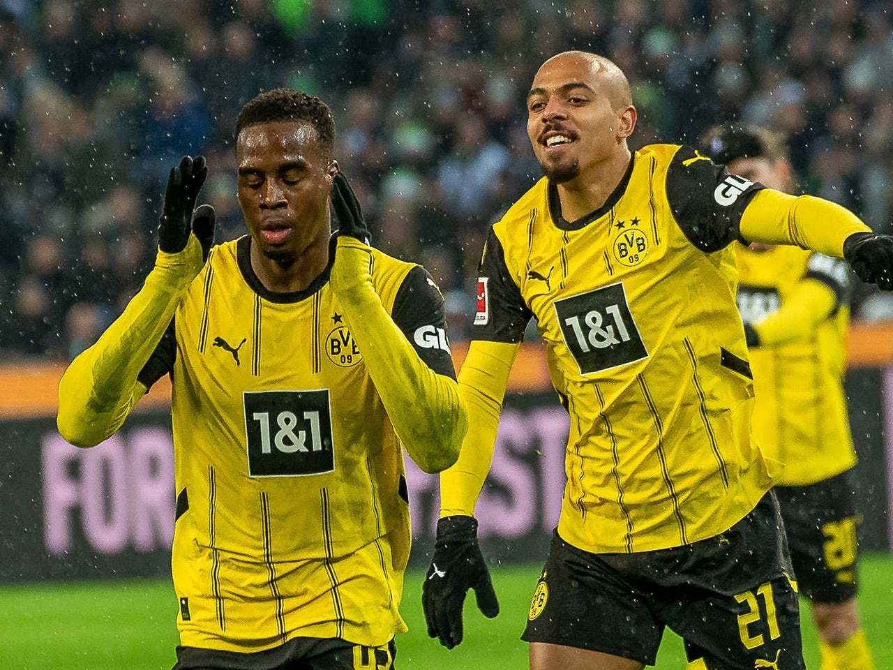 多特蒙德迎英超关键赛；最后时刻远射贴柱；媒体盛赞；纪律约束更严格(多特蒙德历年客场球衣)