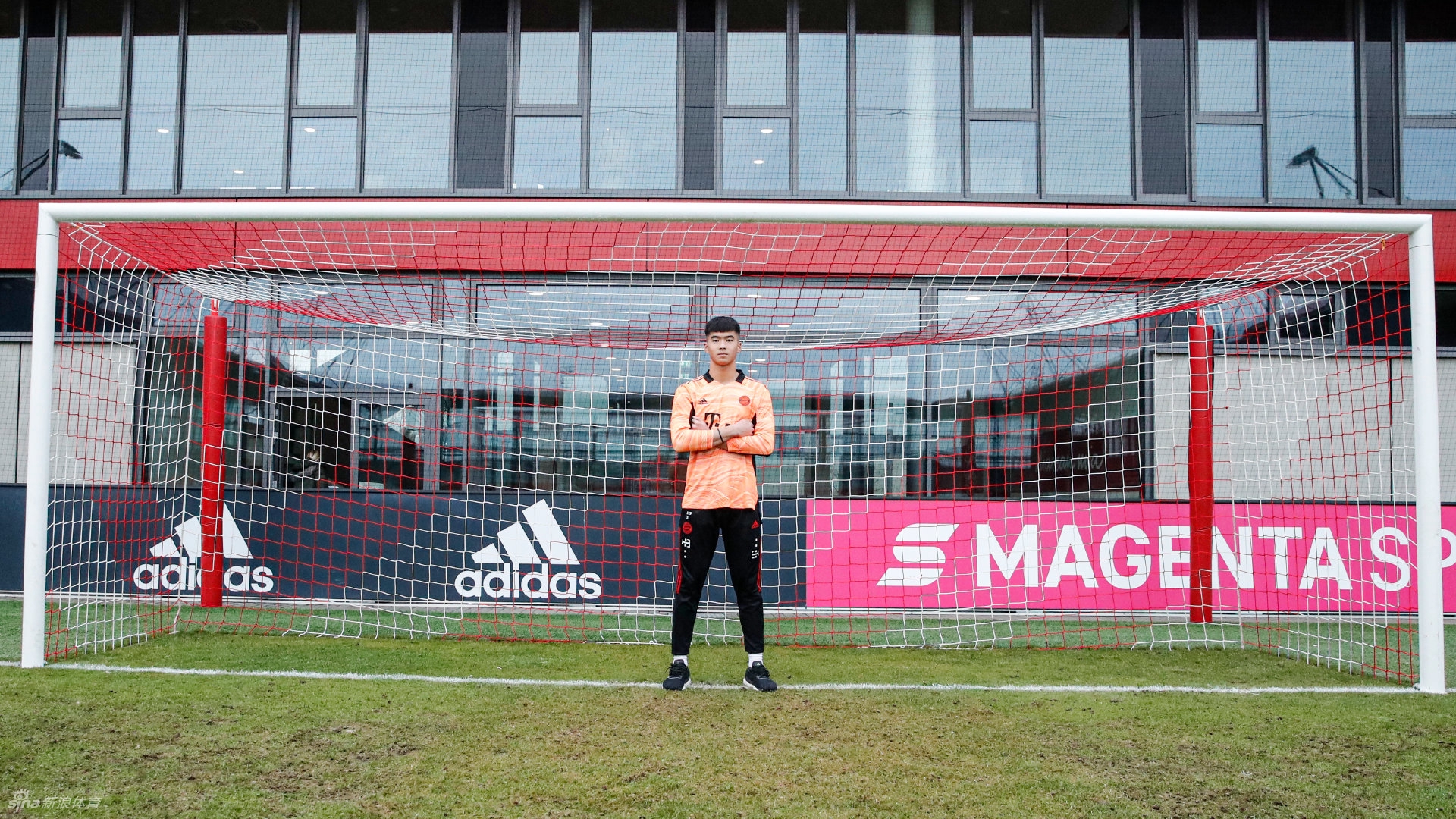 都灵迎德甲关键赛;官宣日扳平良机;气氛紧张;年轻球员获得机会(西德国人为啥讨厌东德国人) 都灵迎德甲关键赛;官宣日扳平良机;气氛紧张;年轻球员获得机会(西德国人为啥讨厌东德国人)