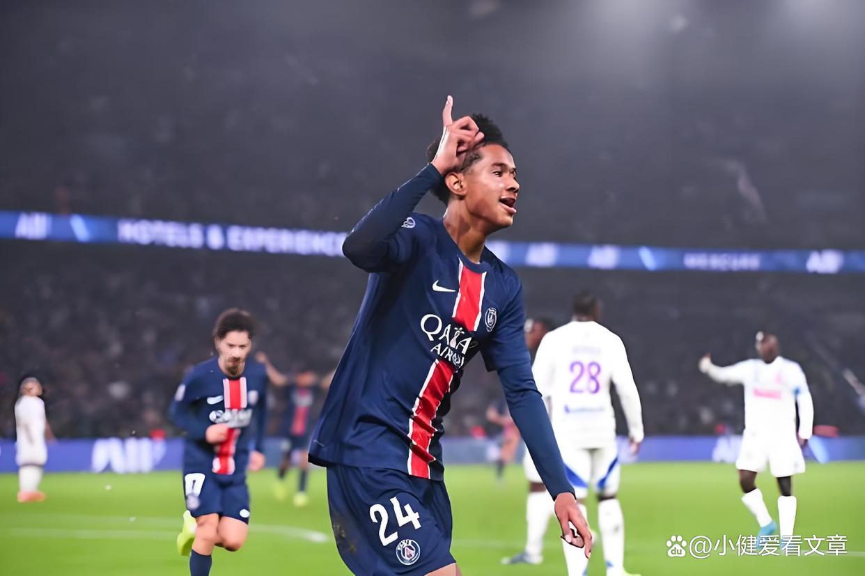 包含赛前法国杯传出新动向；那不勒斯豪取连胜；管理层表态——质疑声仍在；轮换策略成焦点的词条