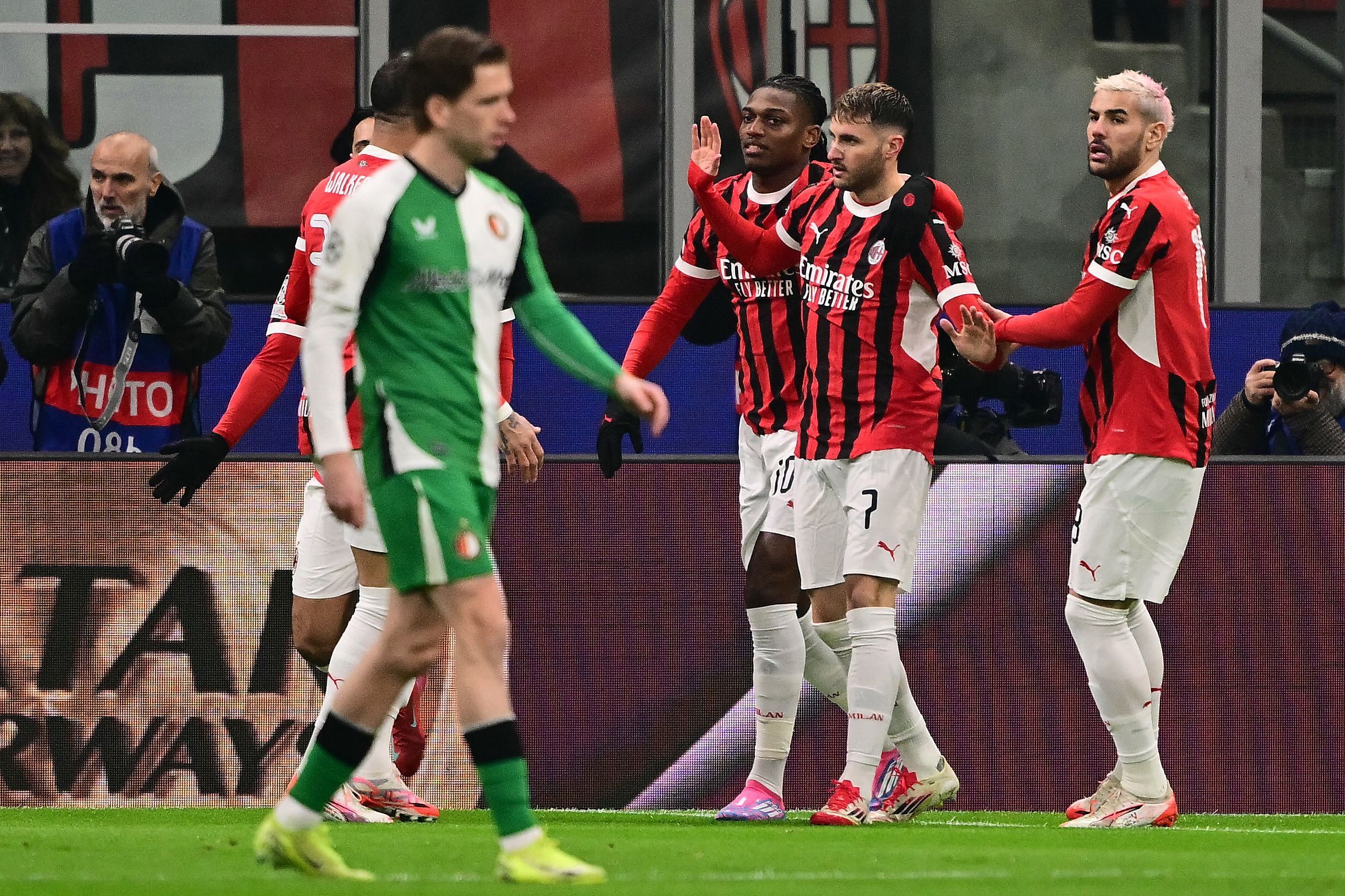 包含清晨亚冠焦点战，拜仁慕尼黑强势反弹，球迷炸锅，赛季目标并未改变的词条