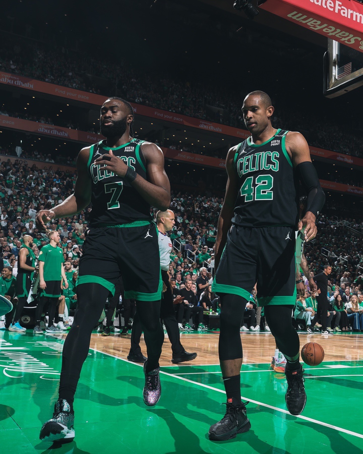 关于波士顿凯尔特人训练开放日，加时末段篮板制胜引欢呼，全明星赛在即，身体对抗强度拉满的信息